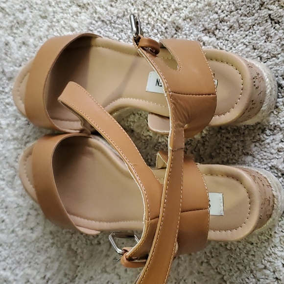 Steve Madden Platform Open Toe Ankle Strap Sandal - Picture 3 of 5